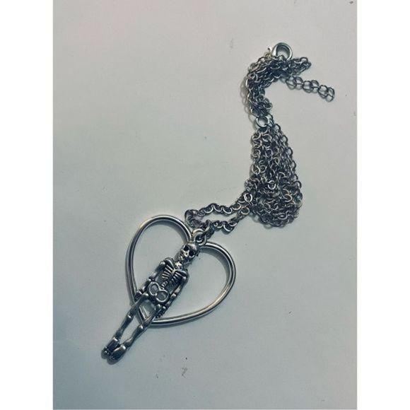 PRETTY GOTH SILVER SKELETON HEART NECKLACE - Picture 4 of 6
